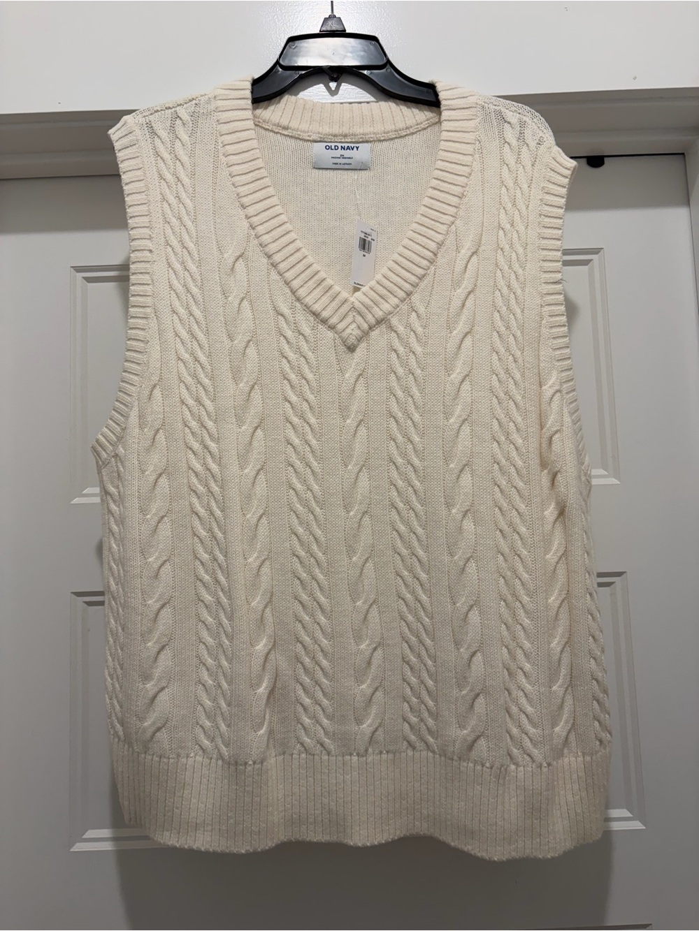 Old Navy Women’s Ivory Cable Knit V-Neck Sweater Vest
